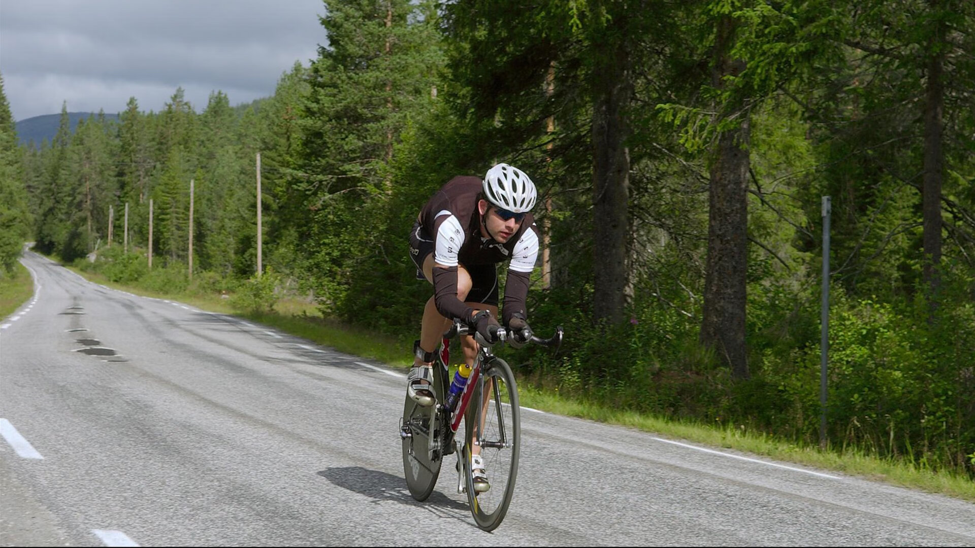 城市广场设立“无器械自重训练区” 提供详细动作示意牌